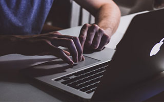 九游体育在线-“极速一触即发：超越自我极限的巅峰对决”，极速超越宣传片