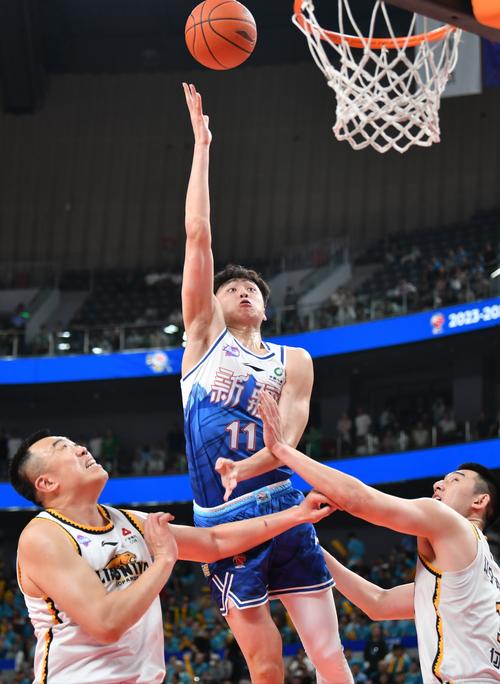 篮板争夺激烈:北京队抢下49个篮板,攻守俱佳!的简单介绍 篮板争夺激烈:北京队抢下49个篮板,攻守俱佳!的简单介绍