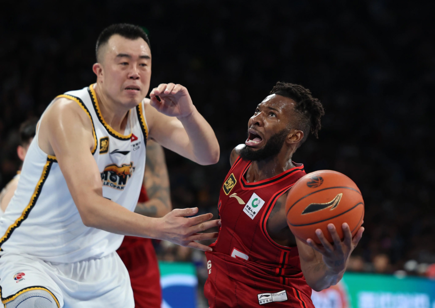 篮板争夺激烈:北京队抢下49个篮板,攻守俱佳!的简单介绍 篮板争夺激烈:北京队抢下49个篮板,攻守俱佳!的简单介绍